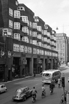 Betonnen pijlers zijn zichtbaar.
<br/>
C. Schaap, Beeldbank Stadsarchief, 1960